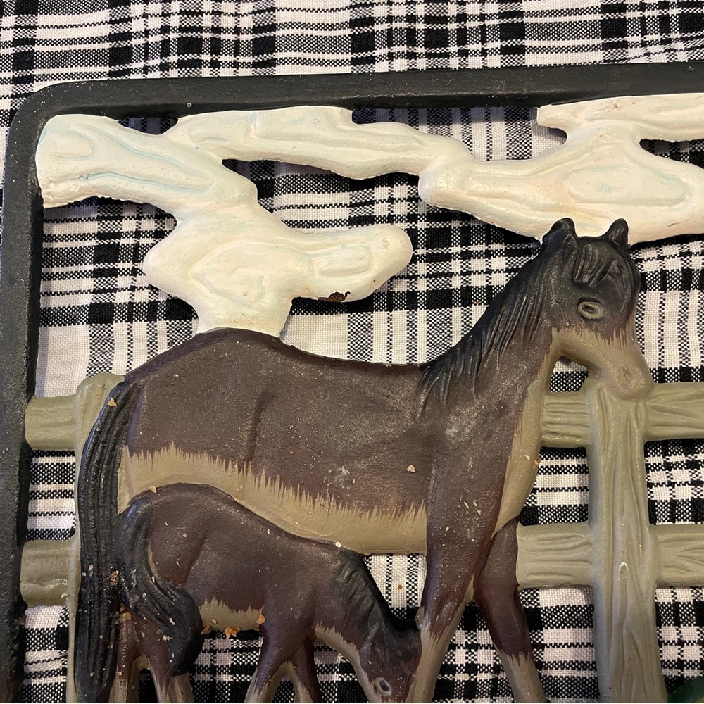 Vintage Large Hand Panted Cast Iron Horse Foal Fenced Pasture Trivet Hot Plate - Picture 3 of 7